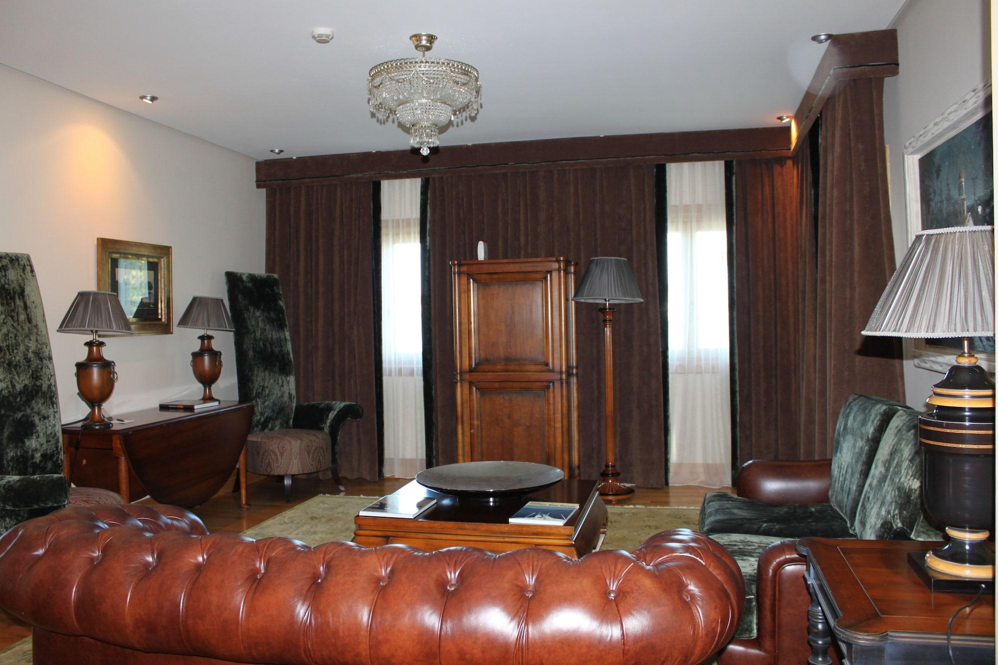 Pazo Los Escudos Hotel Spa & Resort Vigo Exterior photo Interior of the residence