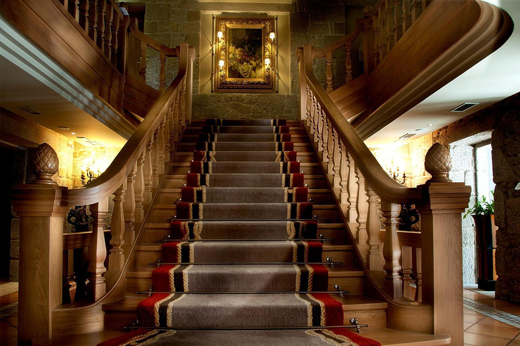 Pazo Los Escudos Hotel Spa & Resort Vigo Exterior photo The staircase